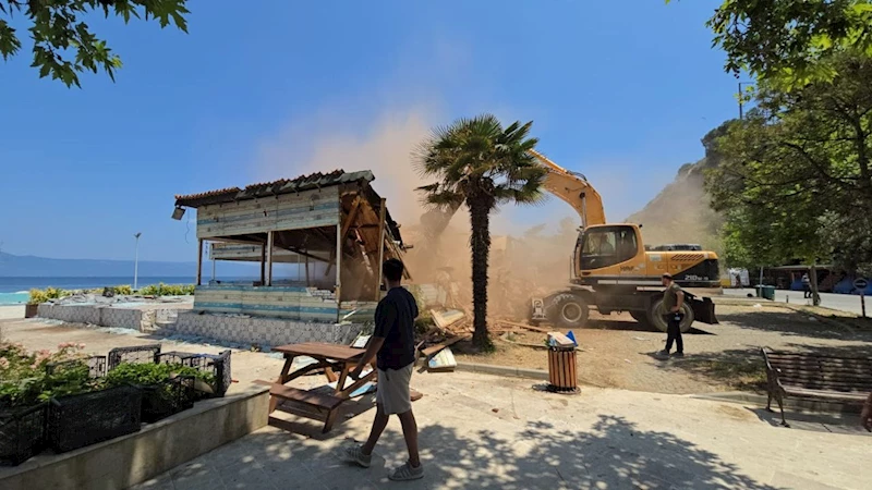 Mudanya Trilye’de 30 yıllık 4 kafe yıkıldı
