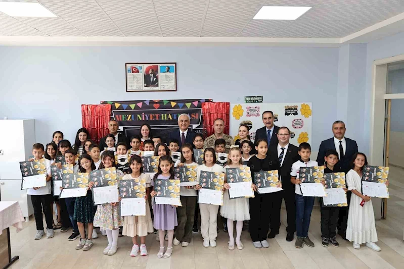 Muş’ta 104 bin öğrenci karne heyecanı yaşadı
