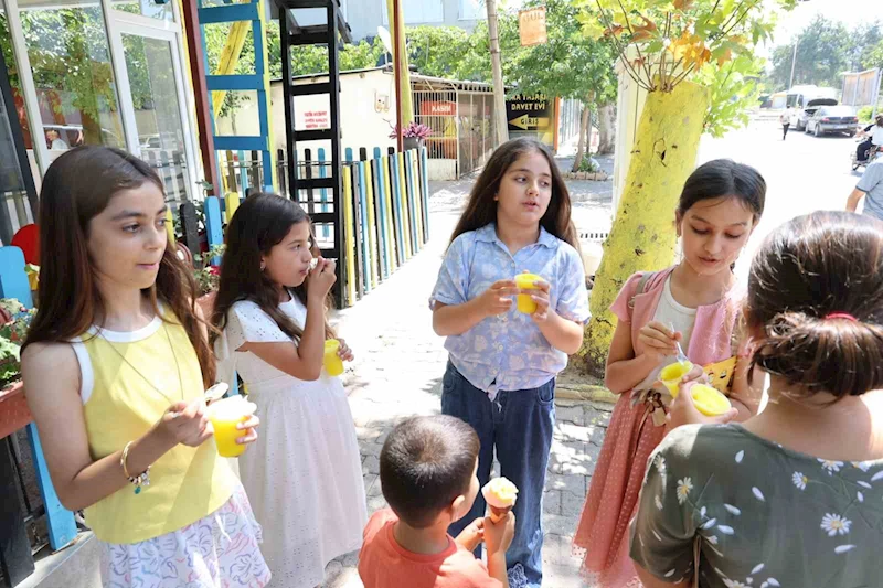 Adanalı öğrencileri serinleten karne hediyesi
