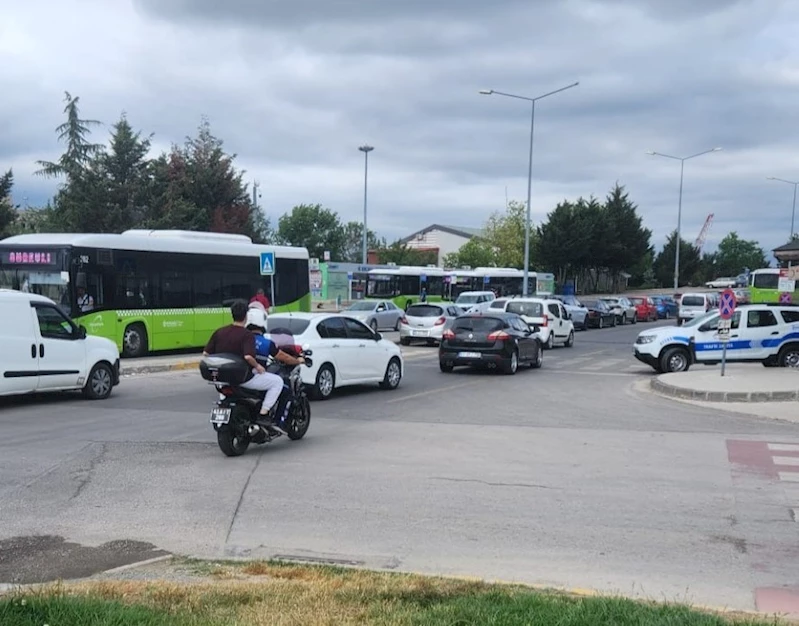 Zabıta ekipleri geç kalan öğrencileri sınava yetiştirdi
