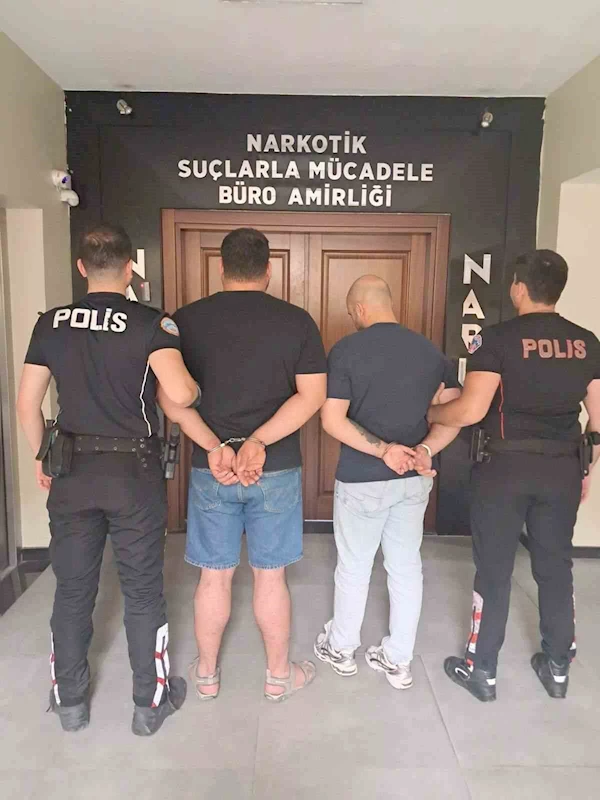 2 şüphelinin üzerinden 162 adet sentetik ecza hapı ele geçirildi
