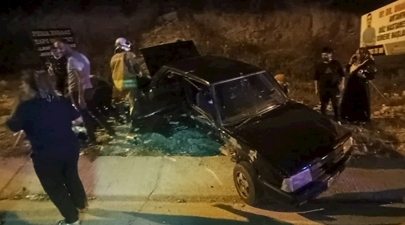 Hatay’da iki otomobil çarpıştı: 6 yaralı
