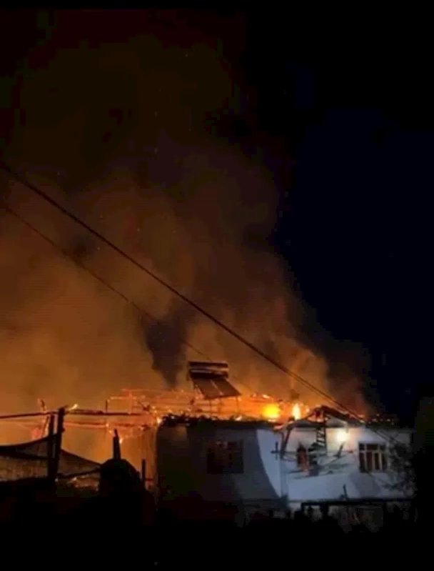 Zile’de köy evi çıkan yangında küle döndü
