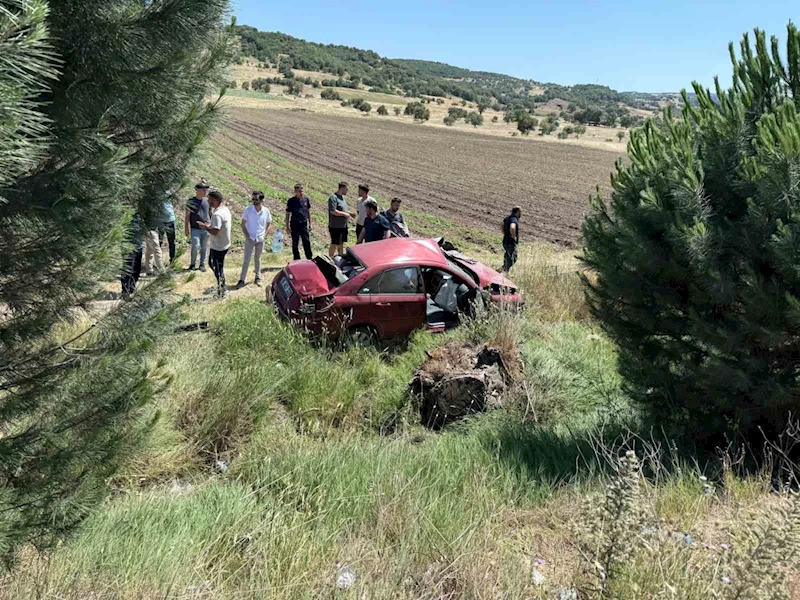 Balıkesir’de otomobil şarampole uçtu: 2 yaralı
