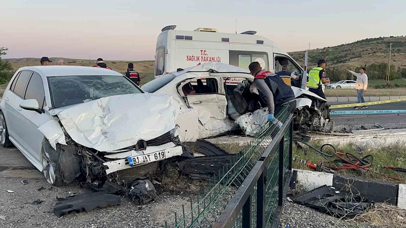 Feci kaza evli çifti hayattan kopardı
