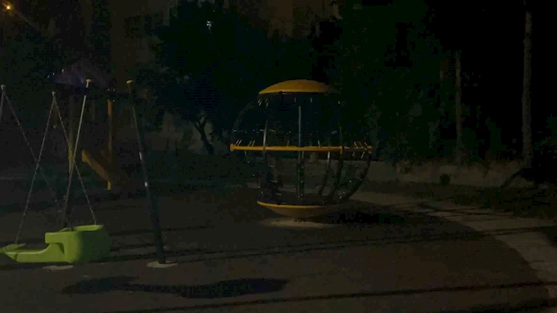 Parkta oynarken kalbi duran çocuk, hastanede tekrar hayata döndürüldü
