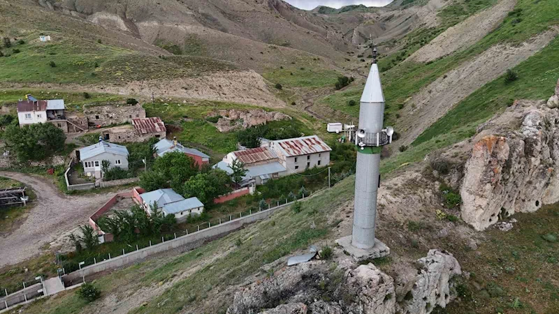 Görenler dönüp bir kez daha bakıyor, minareyi bulan camiyi bulamıyor
