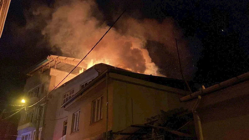 Bursa’da oto tamirhanesinde yangın
