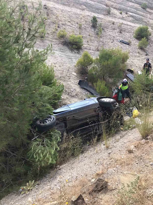 Balıkesir’de otomobil şarampole uçtu: 5 Yaralı
