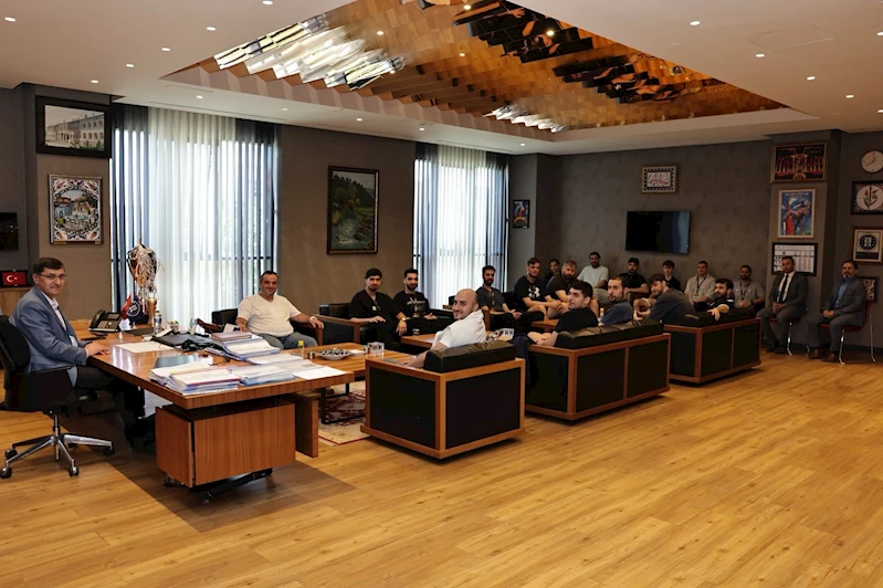 Başkan Eyüp Kahveci, Şampiyon Kütahya Belediyespor Basketbol Takımını makamında ağırladı
