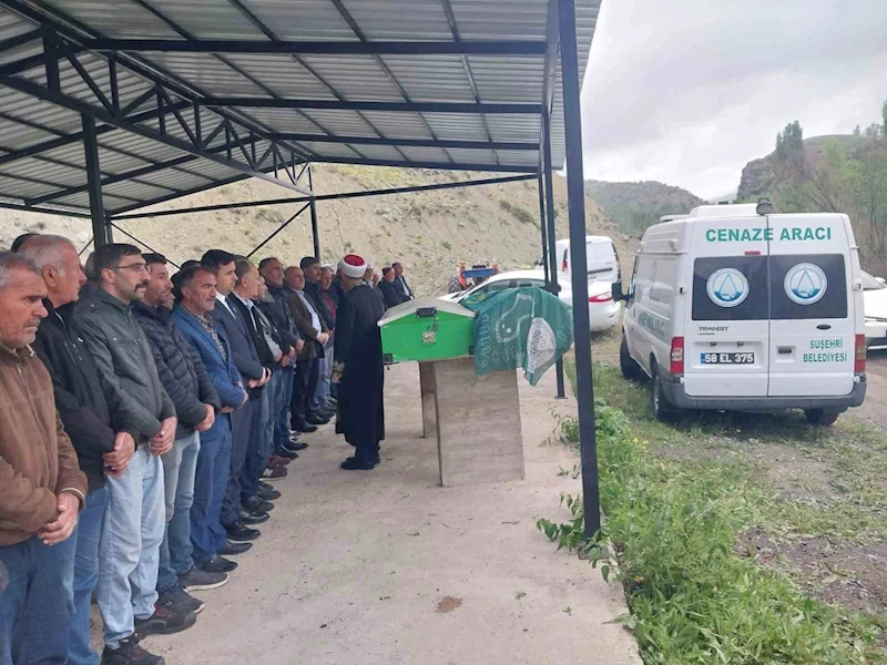 Traktör kazasında ölü bulunan çift son yolculuğuna uğurlandı
