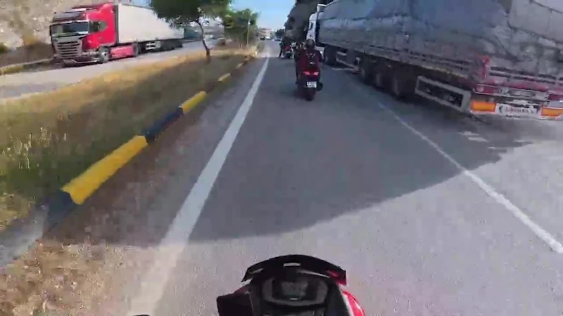 Korna çalınmasına sinirlendi, tırı motosikletlerin üzerine sürdü

