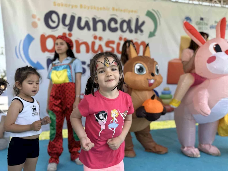 Sakarya’da oyuncaklar paylaşıldı, kalpler ısındı
