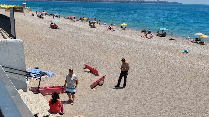 Evsiz adam Konyaaltı Sahili’nde ölü bulundu
