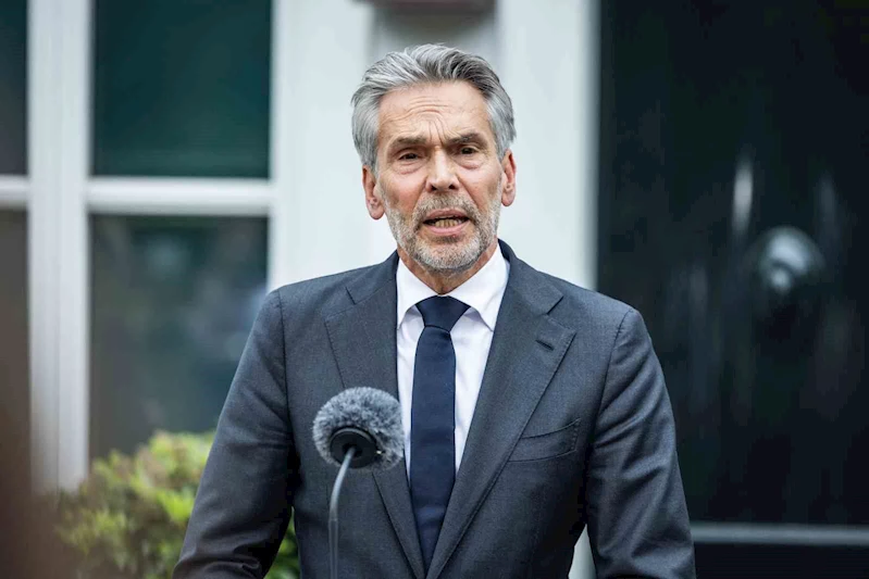 Hollanda’da hükümet dağıldı
