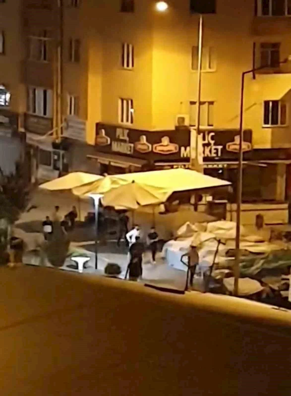 Iğdır’da gece yarısı sokak kavgasında yumruklar havada uçuştu
