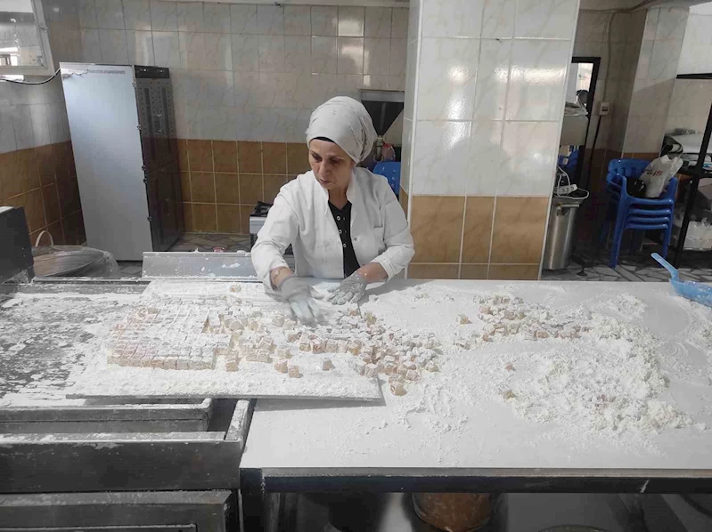 Batman’da girişimci kadınlar, organik çilek lokumu üretiyor
