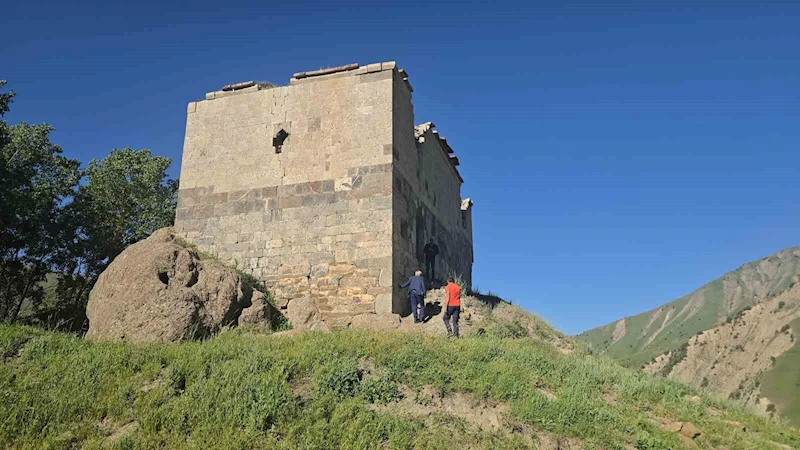 Almanya’dan geldi, Hakkari’nin içme suyu sıkıntısına dikkat çekti
