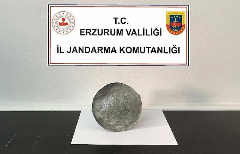 Piknikte bulduğu Bizans dönemi  bronz diski jandarmaya teslim etti
