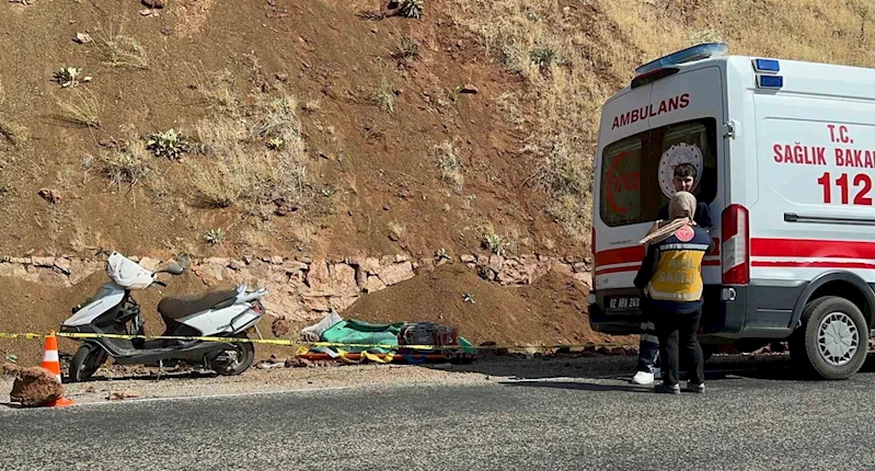 Kontrolden çıkan motosiklet devrildi: 1 ölü, 1 yaralı
