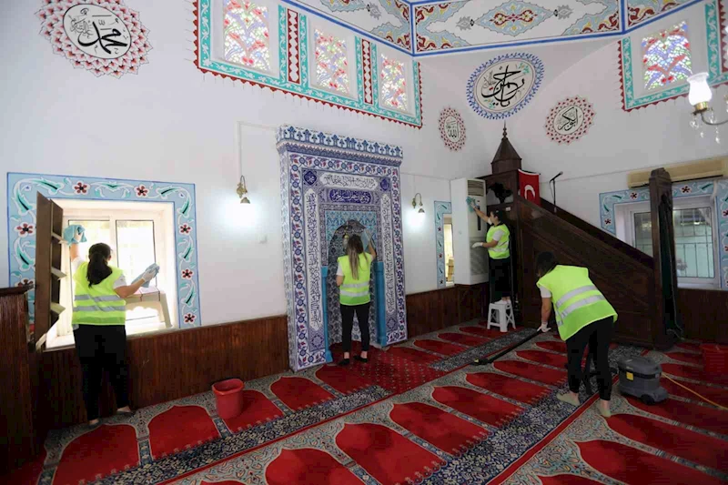 Büyükşehir Belediyesinden Camilerde Bayram temizliği
