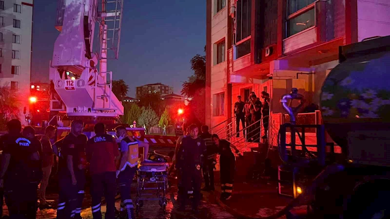 Diyarbakır’daki yangında can pazarı: Mahsur kalan bebek kurtarıldı

