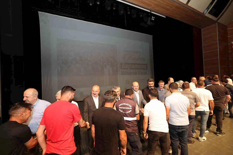Başkan Büyükgöz, belediye personeliyle bayramlaştı

