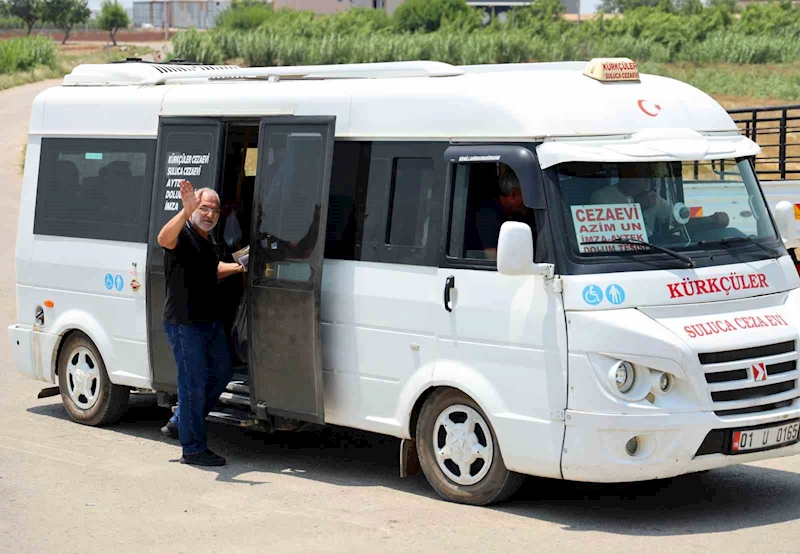 Adana’da tahliyeler başladı: Cezaevinden çıkanlar yakınlarıyla hasret giderdi
