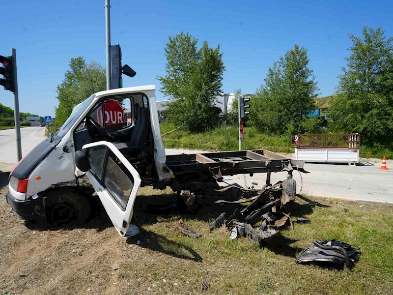 Kastamonu’da kamyonet ile otomobil çarpıştı: 3 yaralı
