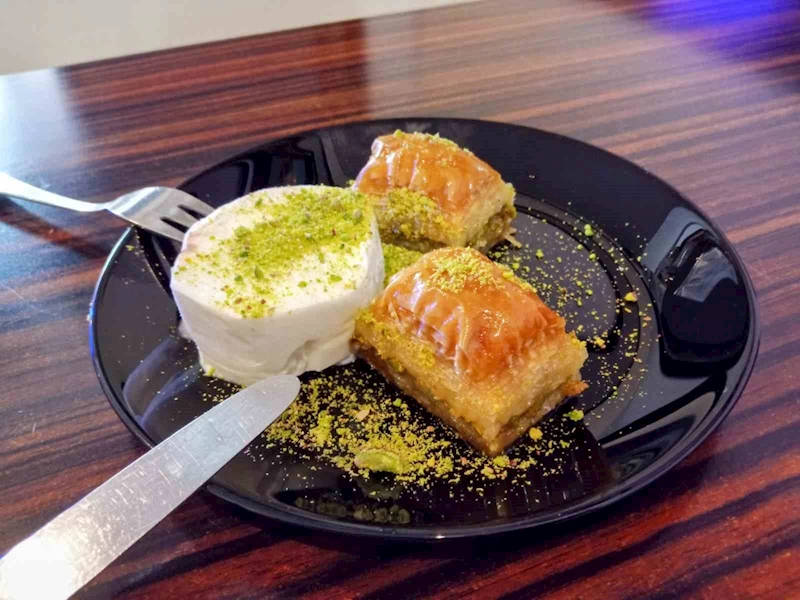 (ÖZEL) Bu yıl baklavanın yanında doldurma revaçta
