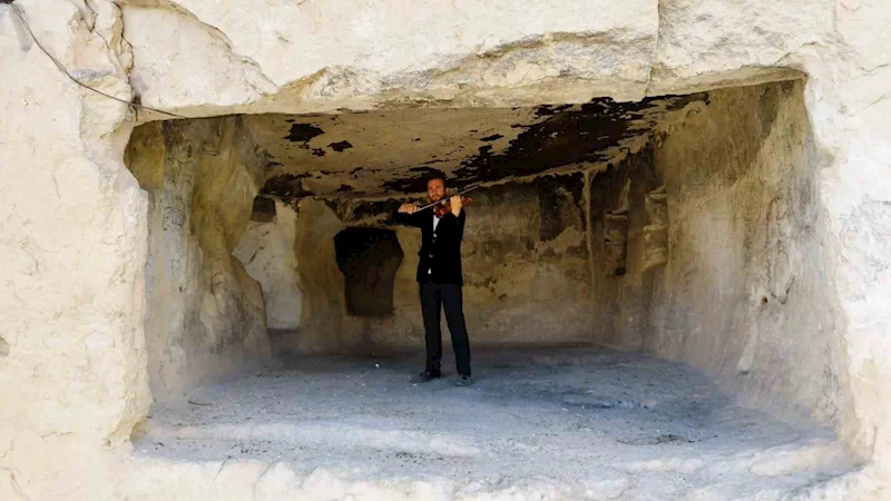 Çemişgezek’in tarihi İn Deliklerinde keman resitali
