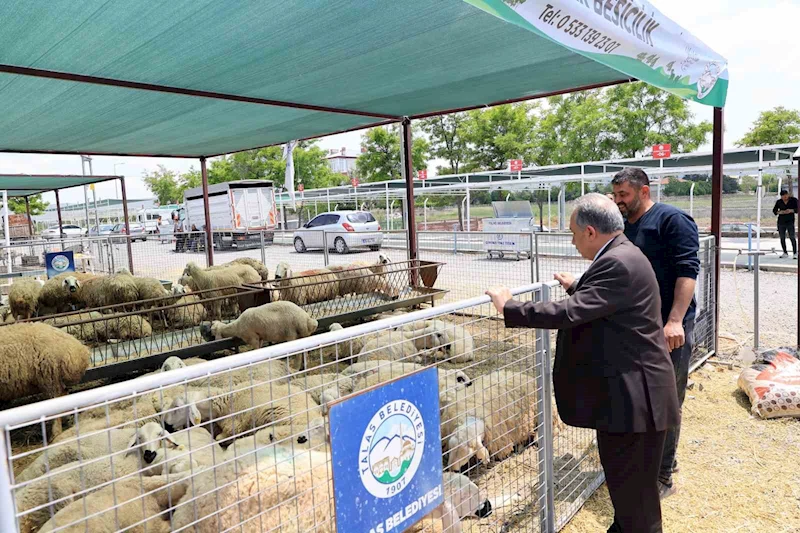Başkan Yalçın’dan kurban pazarı ziyareti: 