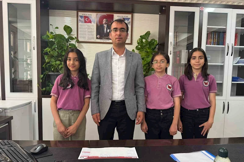 Kahta’da dört öğrenci 500 tam puanla Türkiye birincisi oldu
