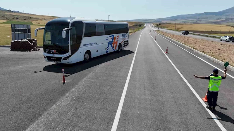 Otobüste sessiz denetim: Yolcu gibi bindi, seyahat boyunca sürücüyü gözlemledi
