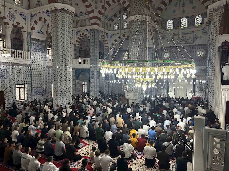 Türkiye’de ilk Kurban Bayramı namazı Iğdır’da kılındı
