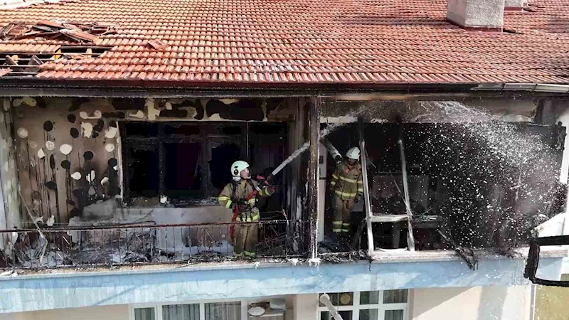 Apartman dairesinde çıkan yangında tüp patladı: 1 yaralı
