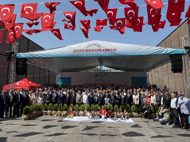 Bu bayramda gelenek bozulmadı: Kocaeli, 41. kez kucaklaştı
