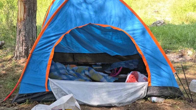 Ormanda çadır kurup kamp yapan öğretmen kayboldu
