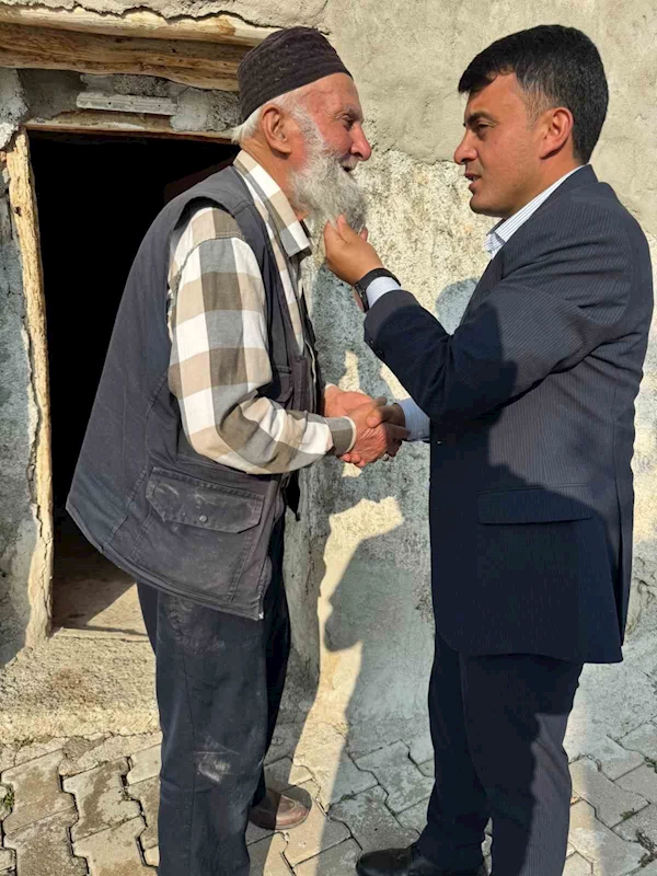 Özükavak Belediye Başkanı Gökçetürk, vatandaşlarla bayramlaştı
