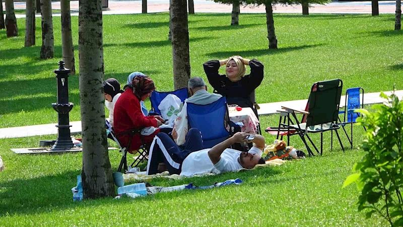 Çorum’da vatandaşlar tatilin keyfini Millet Bahçesi’nde çıkardı
