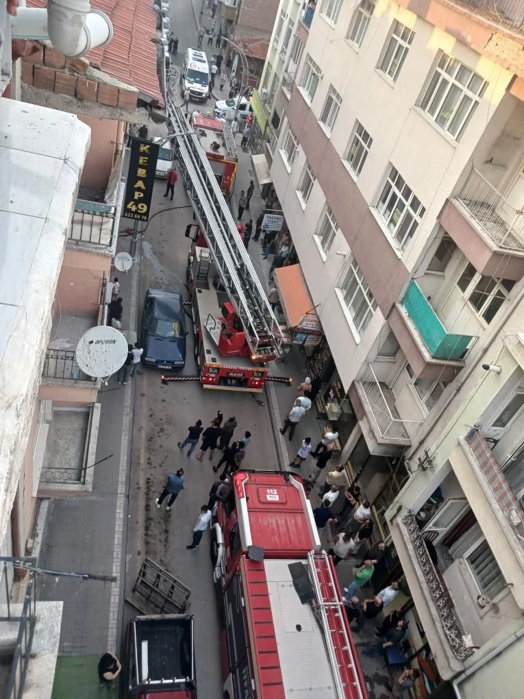 Ankara Polatlı’da bina yangını: Mahsur kalanlar var
