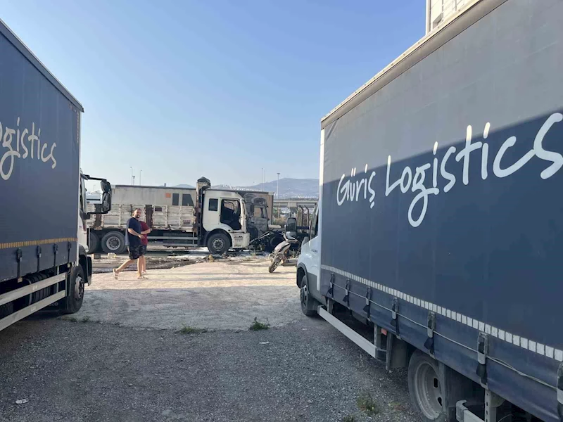 İzmir’de boş arazide çıkan yangın mahalleye sıçradı
