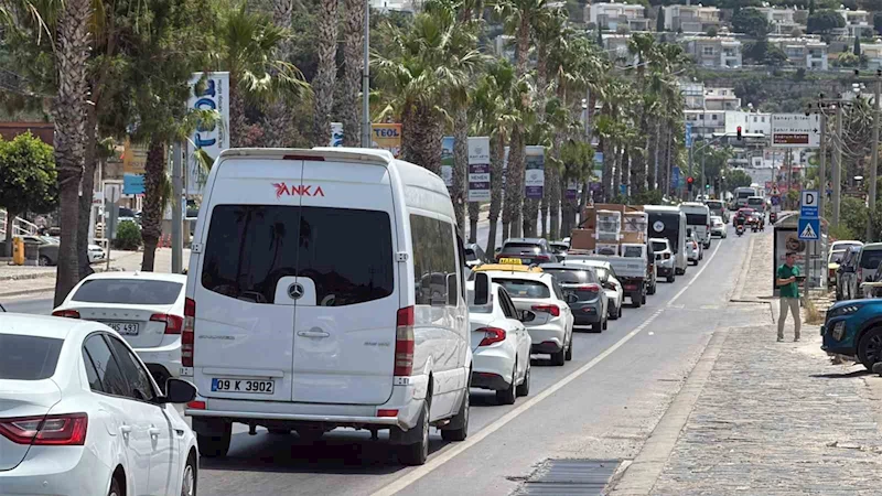 Bodrum’dan bayram dönüşü 24 saatte 15 binden fazla araç çıkış yaptı
