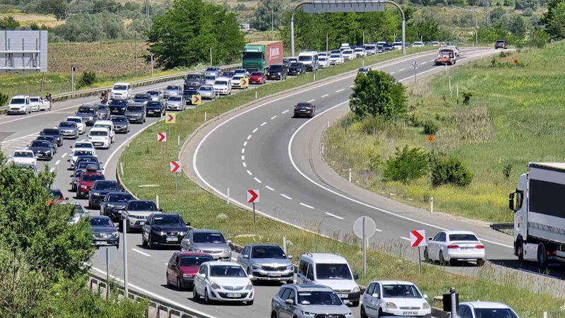Kemikli Rampaları’nda tatil dönüşü yoğunluğu sürüyor
