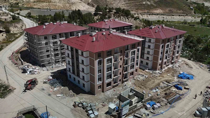 Asrın felaketinden etkilenen Sivas’ın ilçesinde afet konutları hızla yükseliyor
