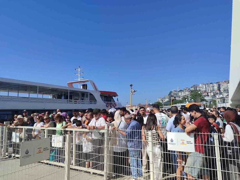 Bayramın son gününde Adalar İskelesi’nde yoğunluk oluştu
