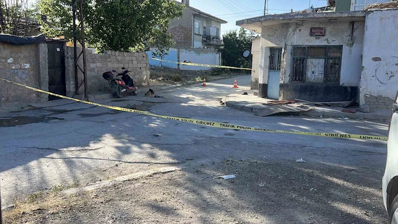 Motosikletiyle kaldırımdaki ahşap plakaya çarpan sürücü kurtarılamadı
