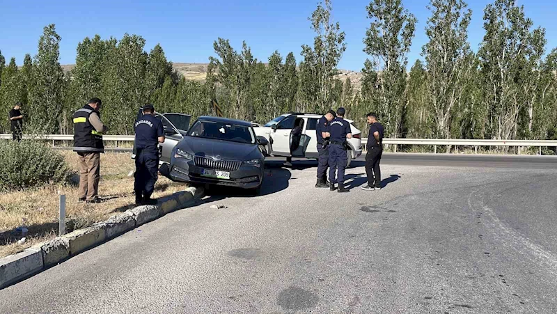 Seyir halindeki araca arkadan çarptı: 5 yaralı
