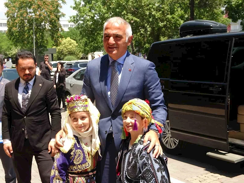 Bakan Ersoy, Ulubey Kanyonu ve Blaundus Antik Kenti’ni ziyaret etti
