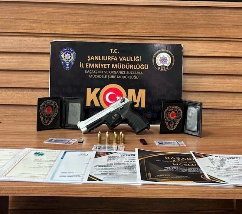 Şanlıurfa’da kendilerini MİT mensubu ve komiser olarak tanıtan 2 dolandırıcı tutuklandı
